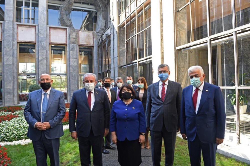 Sahibə Qafarova TBMM-in binasının bombalanmış hissəsi ilə tanış olub - FOTO