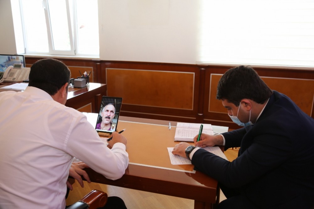 Mahir Abbaszadə seçicilərlə növbəti videoqəbul keçirib - FOTO