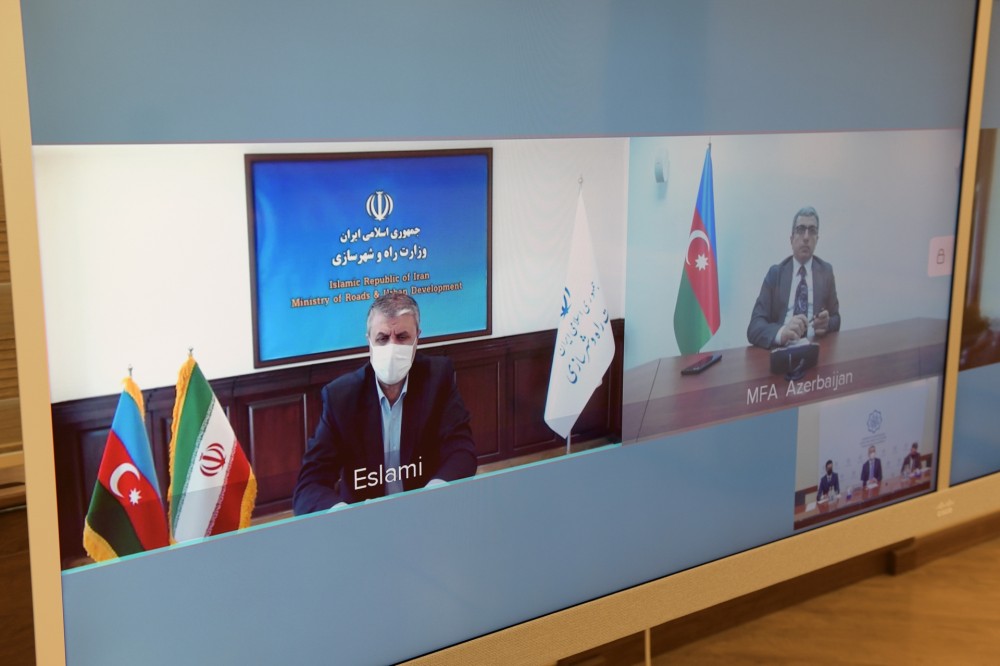 Ramin Quluzadə iranlı həmkarı ilə videobağlantı formatında görüşüb 