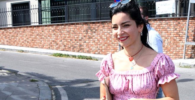 Məşhur aktrisa küçədə maskasız yaxalandı - FOTOLAR