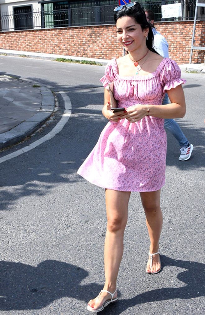 Məşhur aktrisa küçədə maskasız yaxalandı - FOTOLAR