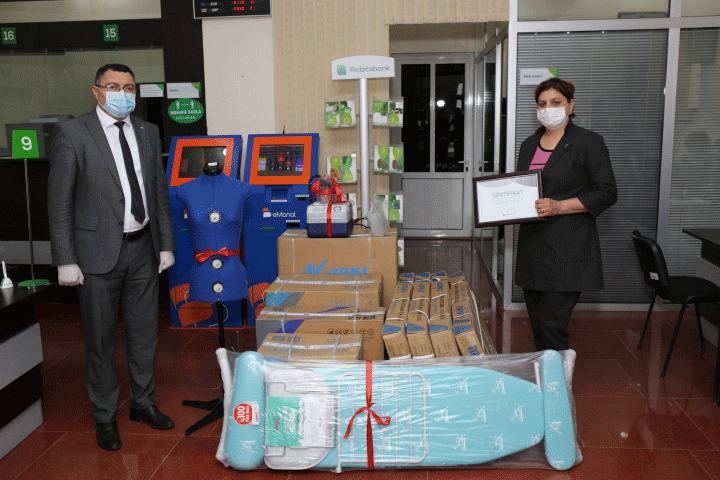 “Rabitəbank” həssas əhali qruplarına təmənnasız dəstək olmağa davam edir 