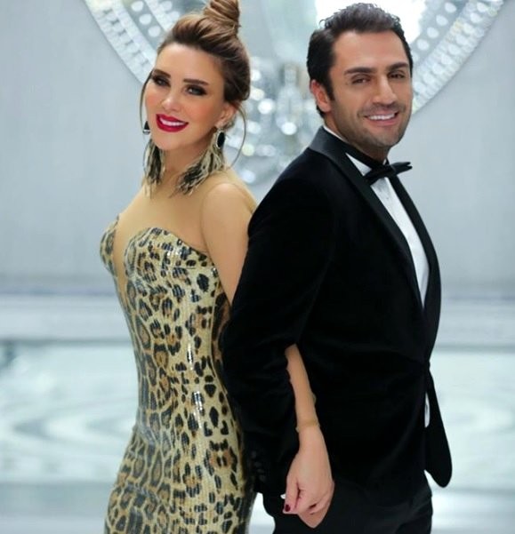 Bu məşhur onu boşayan xanım vəkillə poz verdi - FOTOLAR