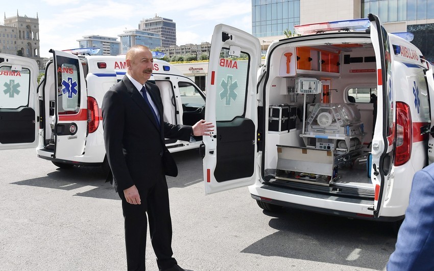 İlham Əliyev və xanımı yeni təcili yardım avtomobilləri ilə tanış oldular - FOTO (YENİLƏNİB)