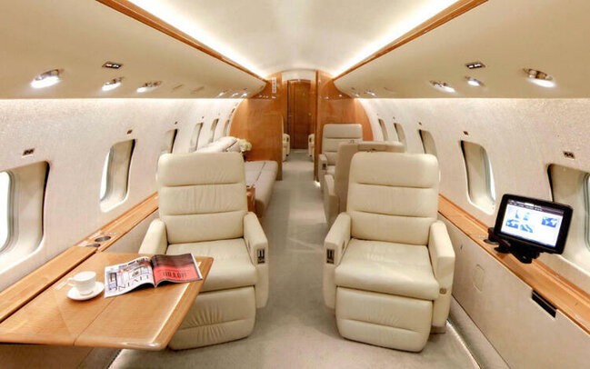 Acunun 13 milyonluq təyyarəsi - FOTO