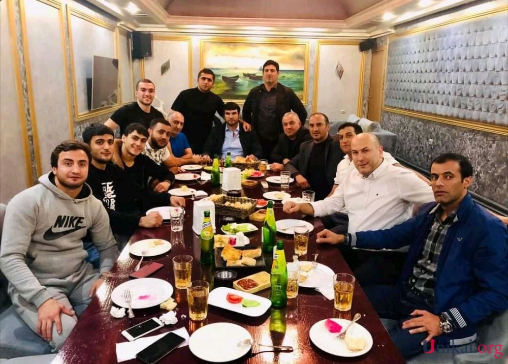 Qaynatasını döydüyü üçün həbs olunan dünya çempionu sərbəst buraxıldı - Foto