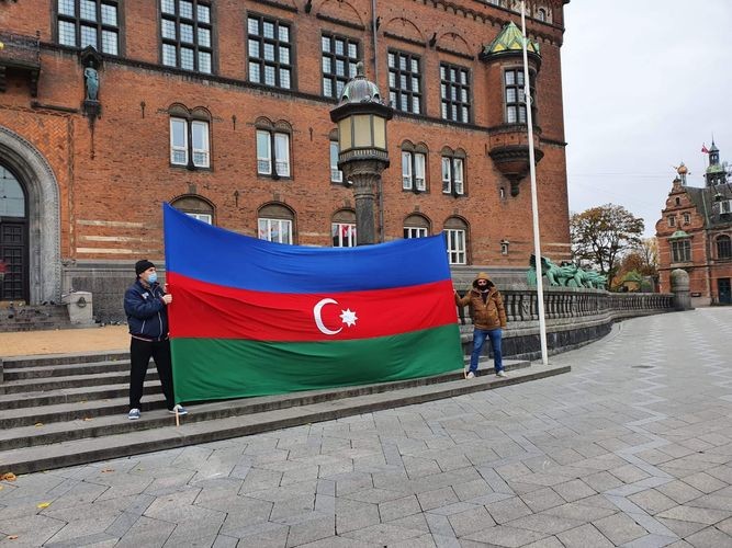 Kopenhagendə Gəncə terroru pisləndi - Foto