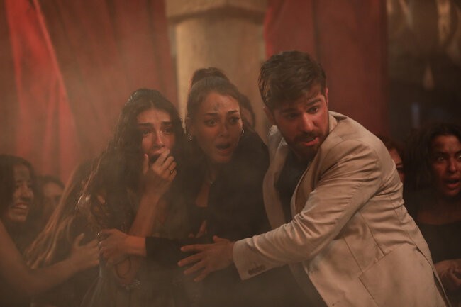 Bu serial yanğın səhnəsi ilə gündəm oldu - FOTO