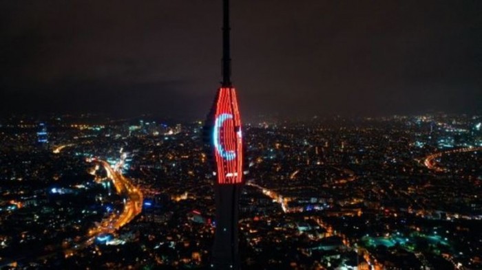 Çamlıca qülləsi Azərbaycan və Türkiyə bayraqları ilə işıqlandırıldı - FOTO