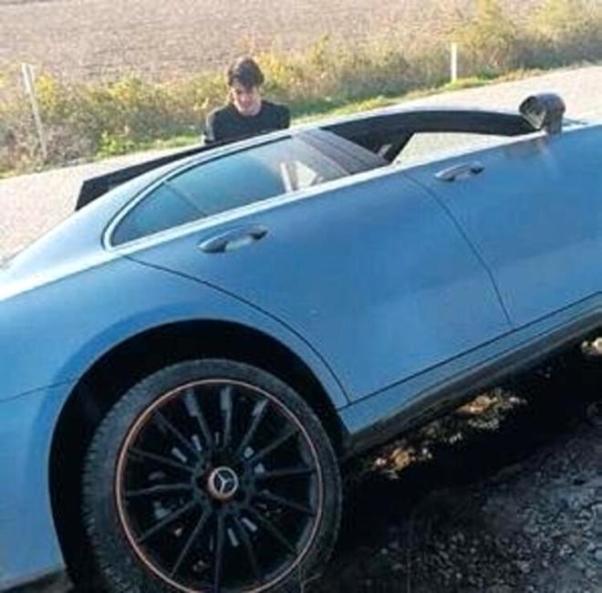 Məşhur aktyor qəzaya düşdü - FOTO