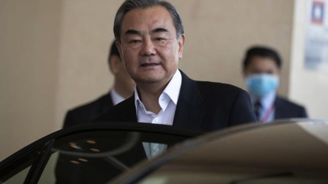 Sərdar Ortaç bu dəfə çinli nazirə bənzədildi - FOTOLAR