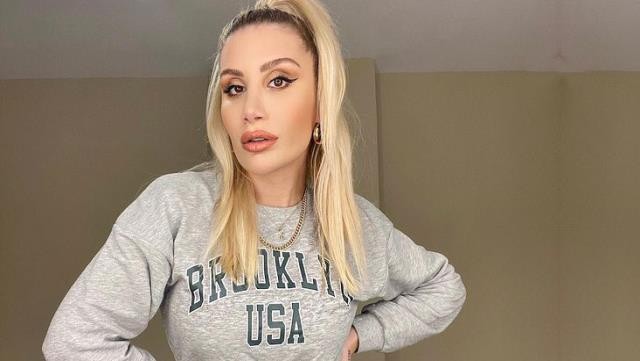 "Porno film izləyərkən anam gördü" - Qalmaqallı müğənnidən ETİRAF