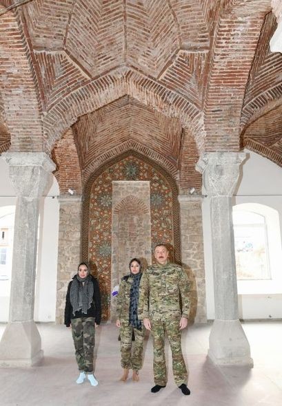İlham Əliyev və Mehriban Əliyeva Şuşa məscidlərində - FOTOLAR