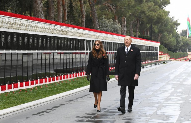 İlham Əliyev və xanımı Şəhidlər xiyabanını ziyarət etdi - FOTOLAR