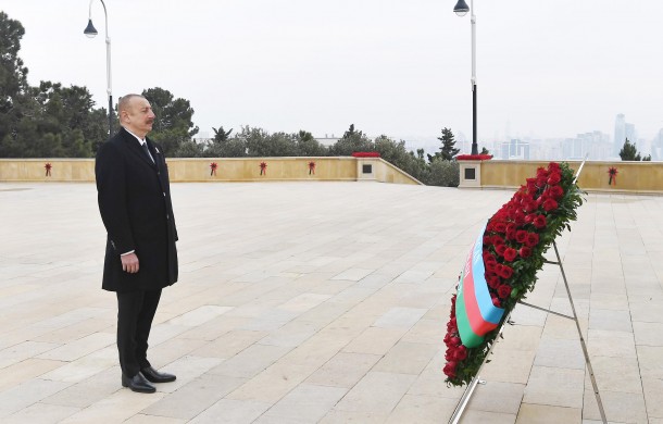 İlham Əliyev və xanımı Şəhidlər xiyabanını ziyarət etdi - FOTOLAR