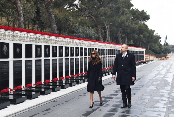 İlham Əliyev və xanımı Şəhidlər xiyabanını ziyarət etdi - FOTOLAR