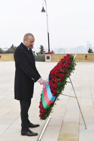 İlham Əliyev və xanımı Şəhidlər xiyabanını ziyarət etdi - FOTOLAR