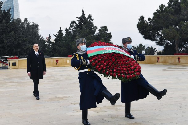 İlham Əliyev və xanımı Şəhidlər xiyabanını ziyarət etdi - FOTOLAR