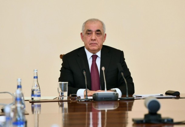 Əli Əsədov müşavirə keçirdi - FOTO