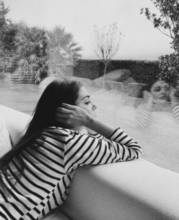 Aktrisa 10 milyonluq şüşə evini gizli saxlayır - FOTOLAR