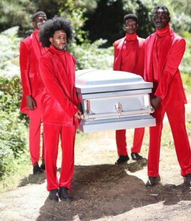 Kosovalı "Ledi Qaqa" müsəlman oldu - FOTO