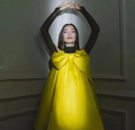 Türkiyəli aktrisa məşhur jurnalın üz qabığı oldu - FOTO