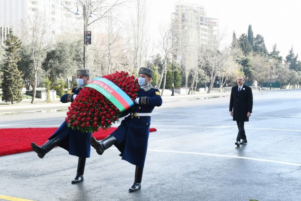 Prezident və xanımı “Ana harayı” abidəsini ziyarət etdi - VİDEO+FOTOLAR (YENİLƏNİB)
