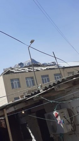 Güclü külək daha bir məktəbə ziyan vurdu