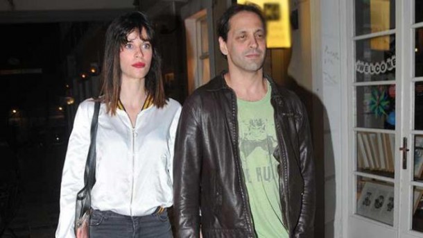 Məşhur müğənni alış-veriş mərkəzində arvadı ilə dalaşdı 