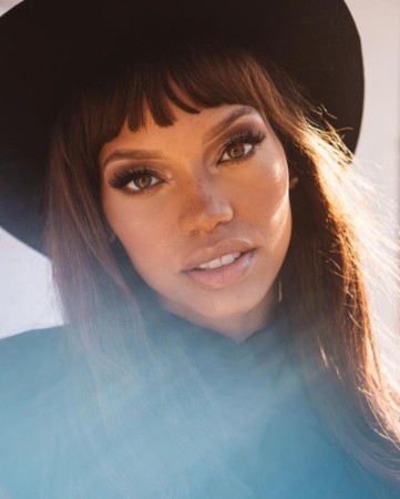 Model alnını əməliyyatla kiçiltdi - FOTOLAR