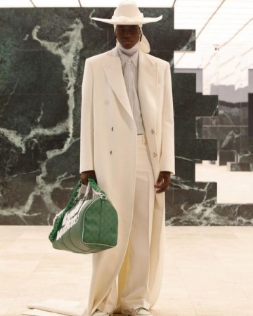 Təyyarə formalı çanta 66 minə satılır - FOTOLAR