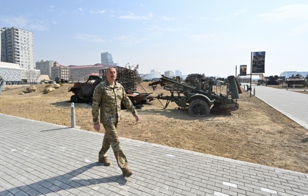 İlham Əliyev Hərbi Qənimətlər Parkının açılışını etdi - YENİLƏNİB-2 (FOTOLAR)
