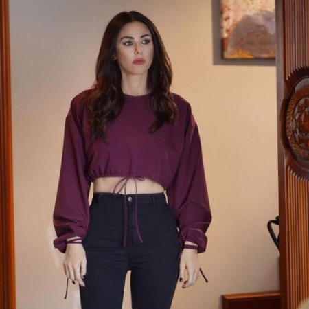 Aktrisa sadə geyimi ilə diqqət çəkdi - FOTOLAR