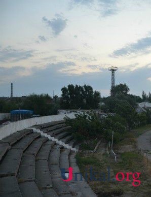 Gənclər və İdman Nazirliyinin balansındakı arena BƏRBAD VƏZİYYƏTDƏ (FOTOLAR)