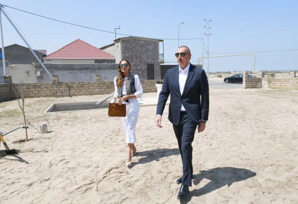 Prezidentlə xanımı təməlqoyma mərasimində - FOTOLAR (YENİLƏNİB-1)