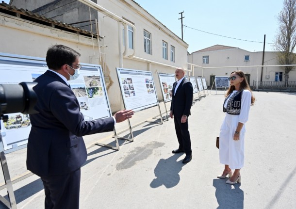 Prezidentlə xanımı təməlqoyma mərasimində - FOTOLAR (YENİLƏNİB-1)