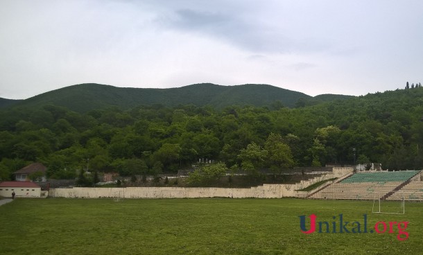 Şəki İcra Hakimiyyətinin balansındakı stadion bərbad hala düşdü - FOTOLAR