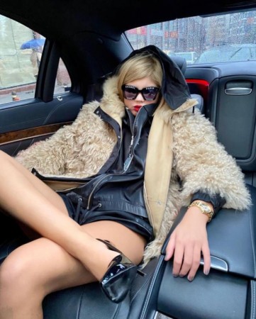 Sosial media fenomeni 5 min qarşılığında dost axtarır - FOTO