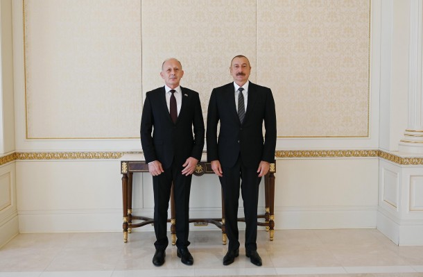 İlham Əliyev yeni səfirlərin etimadnaməsini qəbul etdi - FOTOLAR (YENİLƏNİB-1)