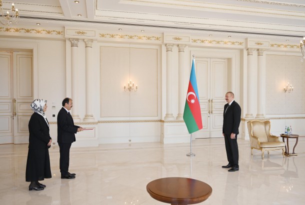 İlham Əliyev yeni səfirlərin etimadnaməsini qəbul etdi - FOTOLAR (YENİLƏNİB-1)