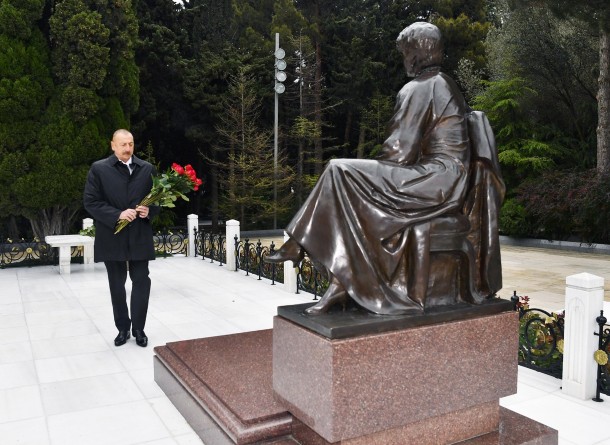 İlham Əliyev və Mehriban Əliyeva Ulu Öndərin məzarını ziyarət etdilər - FOTOLAR
