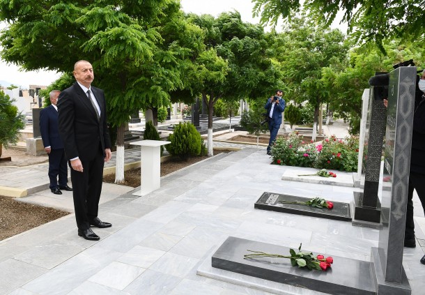 Prezident Naxçıvanda şəhidlərin məzarlarını ziyarət etdi - FOTOLAR (YENİLƏNİB)