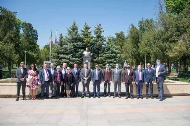 Heydər Əliyevin Belqrad və Buxarestdəki abidəsi ziyarət edilib - FOTO