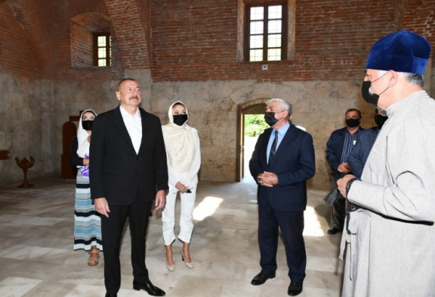 "Leyla xanım bir xahişimizlə bu kilsəni bizə hədiyyə etdi" (YENİLƏNİB-FOTOLAR)