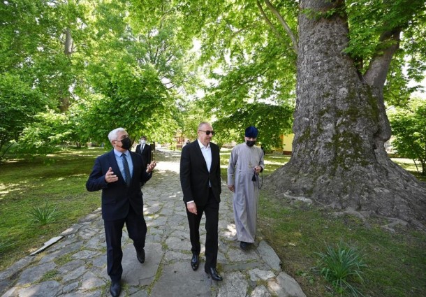 Prezident 1 saylı orta məktəb və Müqəddəs Yelisey adına Cotari kilsəsində - FOTOLAR (YENİLƏNİB)