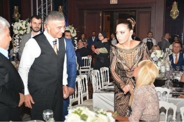 Türkiyəli məşhurlar bu mafya lideri ilə olan fotolarını sildilər