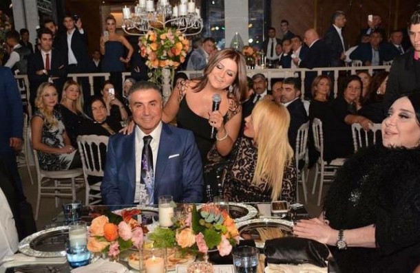 Türkiyəli məşhurlar bu mafya lideri ilə olan fotolarını sildilər