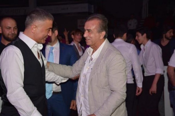 Türkiyəli məşhurlar bu mafya lideri ilə olan fotolarını sildilər