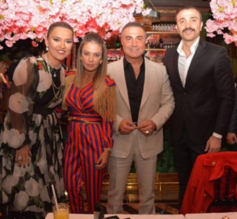 Türkiyəli məşhurlar bu mafya lideri ilə olan fotolarını sildilər