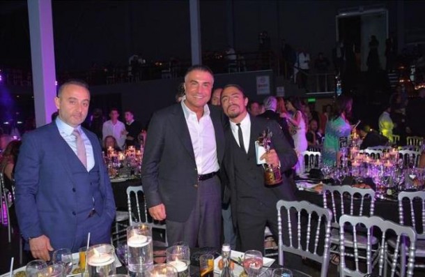 Türkiyəli məşhurlar bu mafya lideri ilə olan fotolarını sildilər